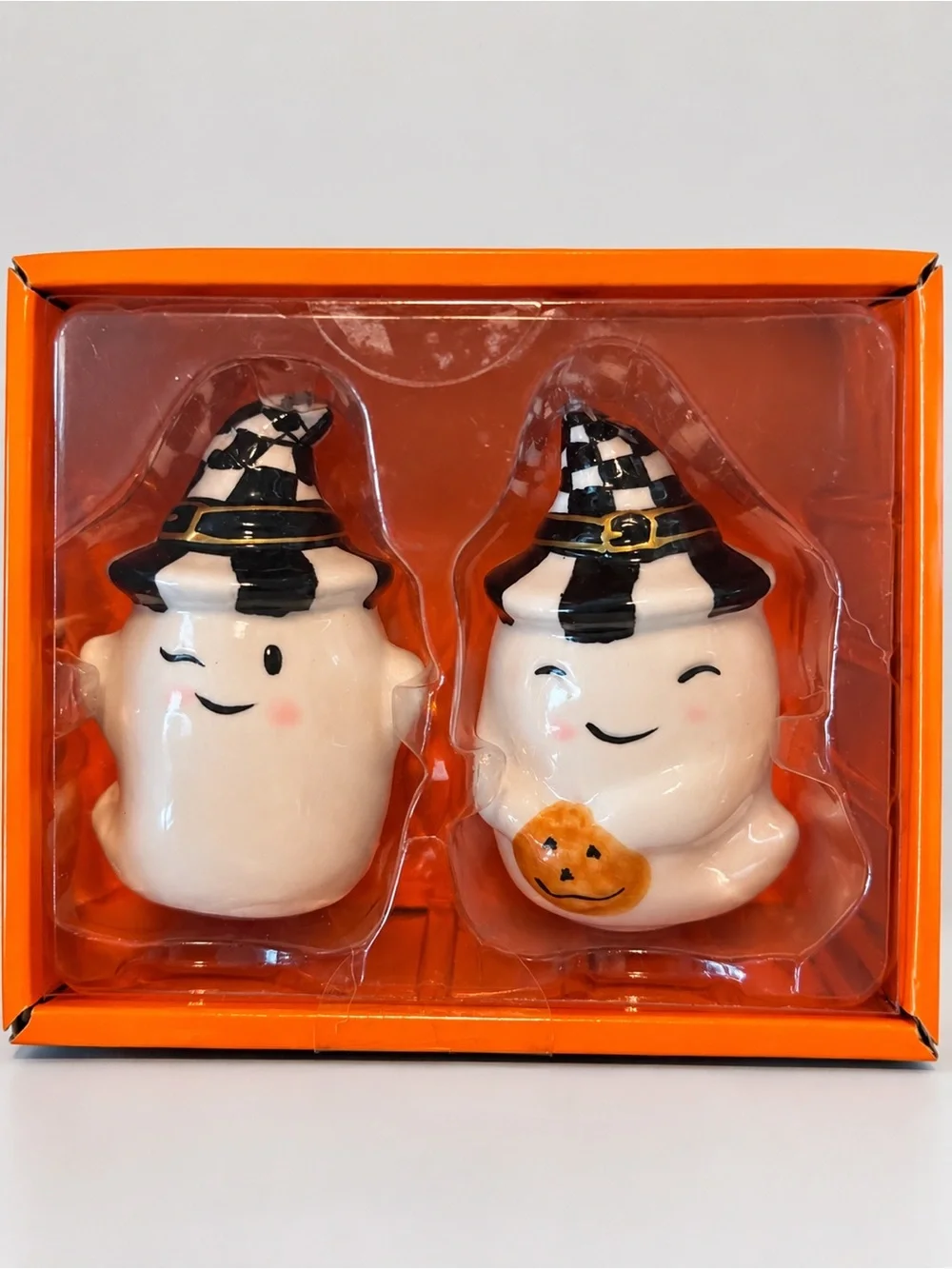 Black And White Plaid Halloween Ghosts Ceramic Salt and Pepper Shakers Set